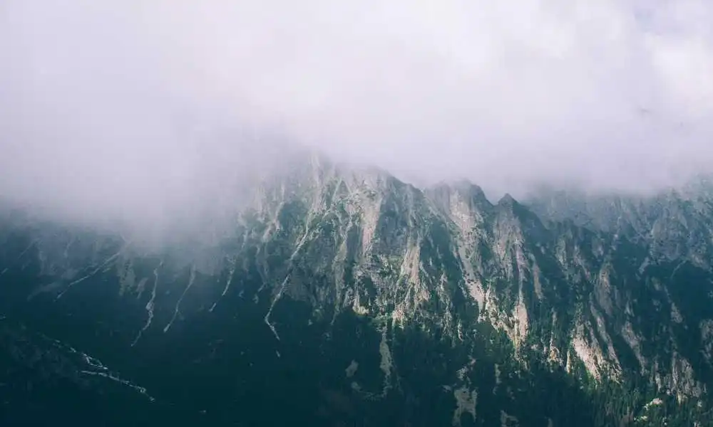一筷挑起川味江湖，成都担担面的热辣传奇