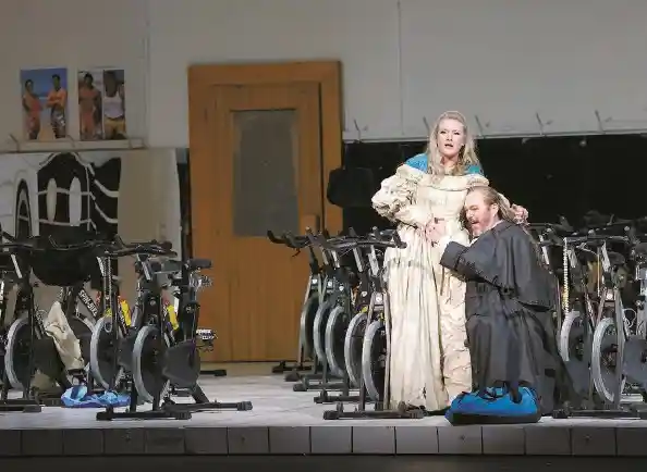 长假引爆申城舞台：顶级演出吸睛全国，观众蜂拥而至