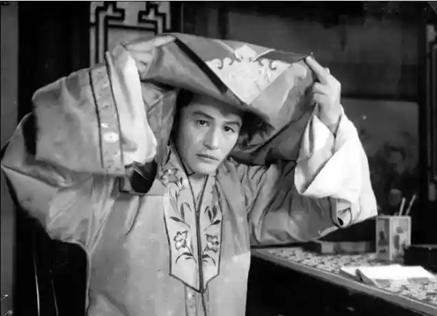 《善行有痕,德润人心:乔老爷上轿背后的家风密码》