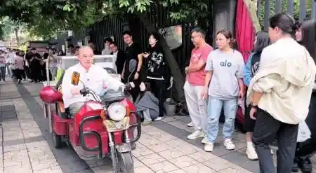 成都温江蛋烘糕主理人凭啥火出圈？价目表曝光，口味创新引排队狂潮