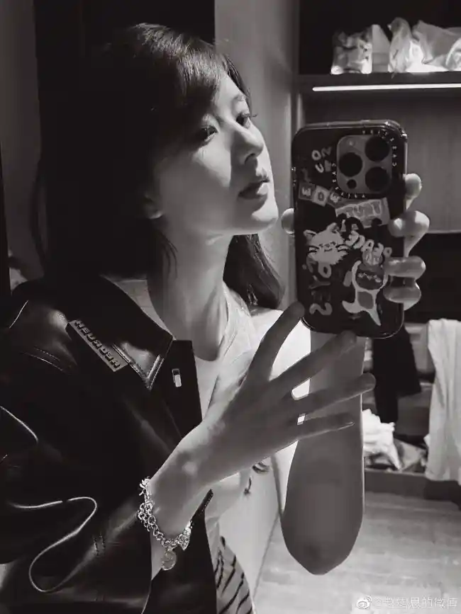 赵露思晒男友视角日常!元气少女滤镜下的生活甜到犯规