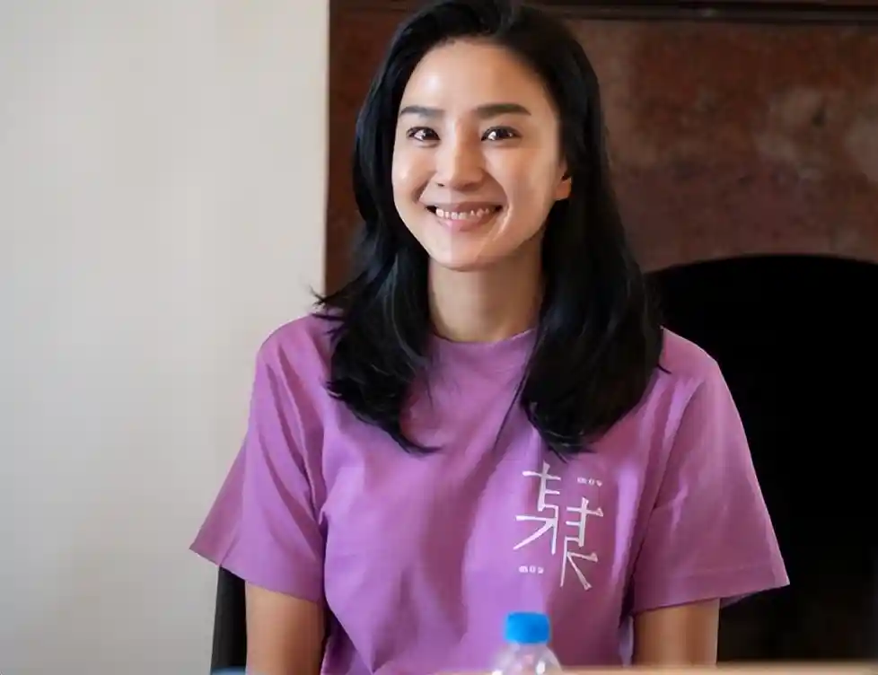 万年女配洪小铃爆哭上热搜：告别林心如后，每天泪洒三小时的真实人生