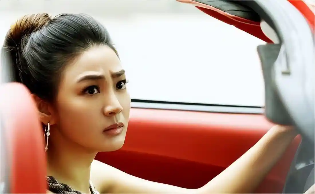 万年女配洪小铃爆哭上热搜:告别林心如后,每天泪洒三小时的真实人生