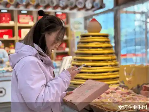 创意花糕塔引爆节日热潮，互动礼盒引领传统美食新体验