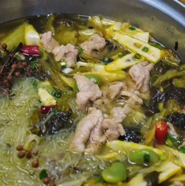 贵州家常汤惊艳亮相：花椒香遇嫩滑肉，一碗入魂让人欲罢不能