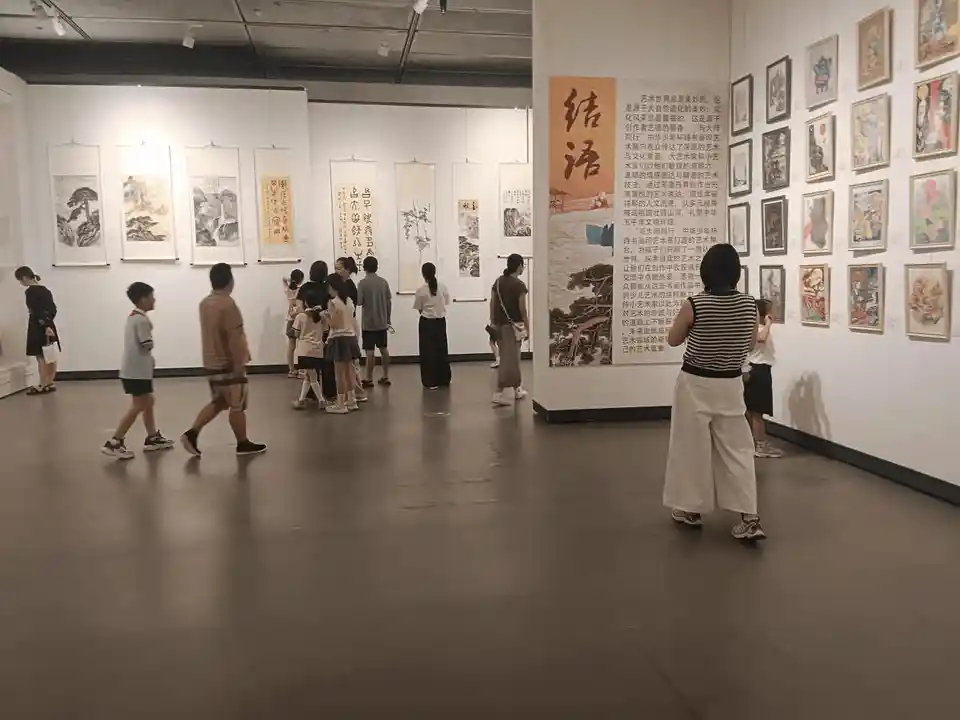少年笔墨绘富春,非遗艺展启新章