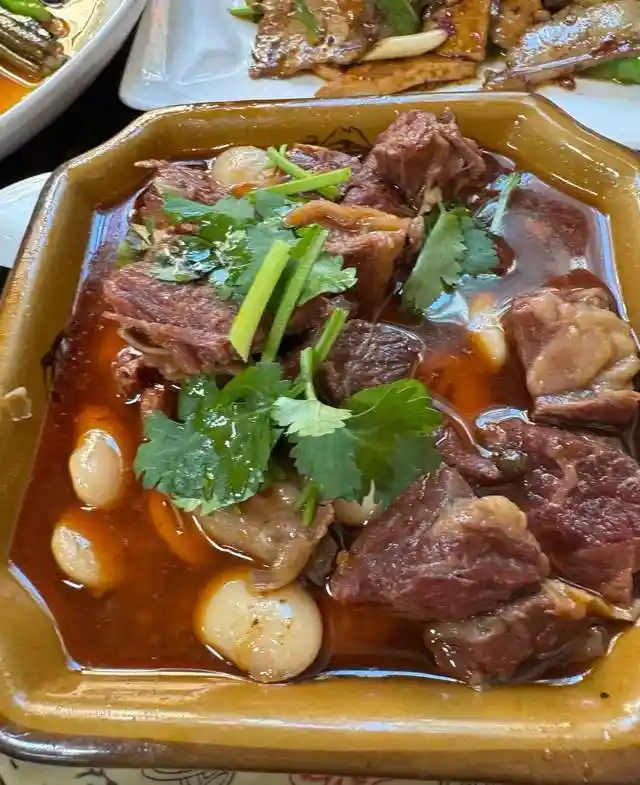 巷中藏味!渝中区这家川菜馆的酸辣美味让人停不下筷