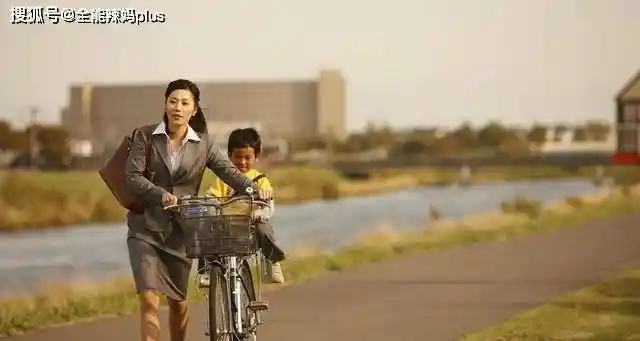 90后单亲妈妈‘抱团养娃’火了,无夫无婆媳,网友:这才是理想生活