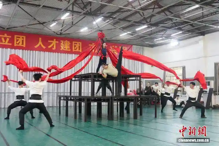 舞剧《醒·狮》联排启幕，震撼亮相第十四届中国艺术节