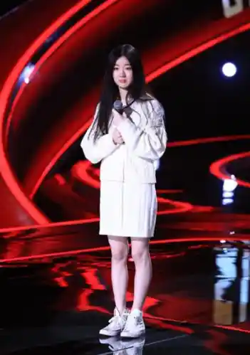 单依纯：从素人到天后的音乐蜕变之路