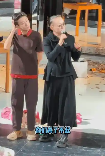 宋丹丹哽咽落泪：张一山话剧首秀震撼全场，直言他是我最大的骄傲