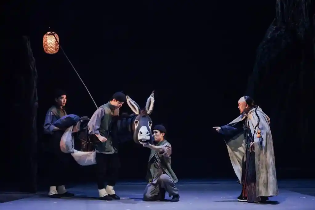 《清风起幕:廉政大戏点燃大戏东望·2025全国话剧盛典》